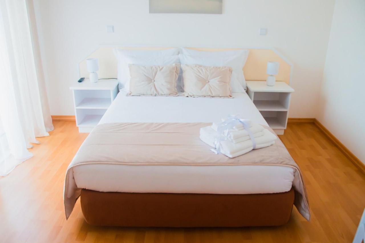 Pedrogao Guesthouse Exterior photo A double bed
